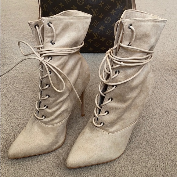 Lace up ankle booties (Size: US 5) - Picture 3 of 4